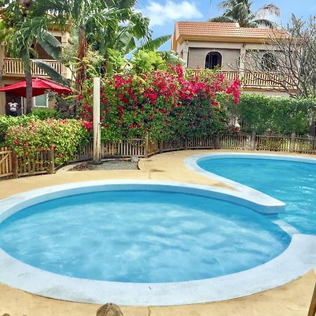 Spacious House In Flic En Flac With Shared Pool 외부 사진