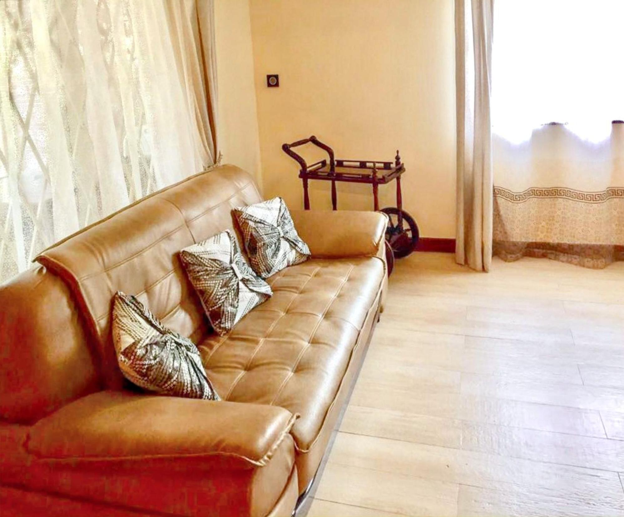 Spacious House In Flic En Flac With Shared Pool 외부 사진