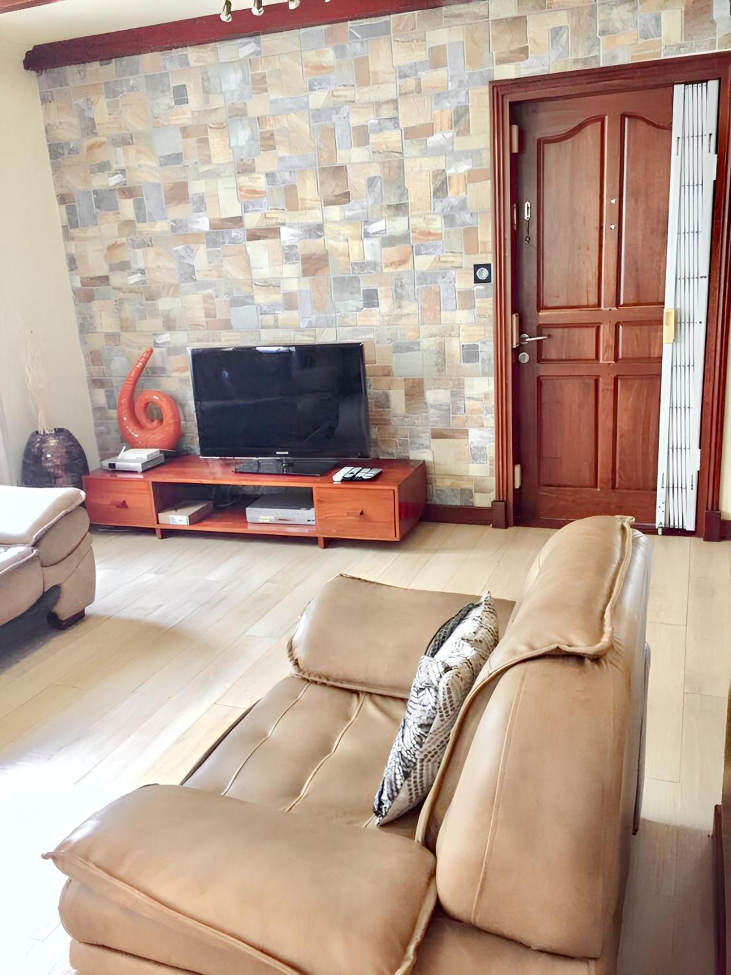 Spacious House In Flic En Flac With Shared Pool 외부 사진