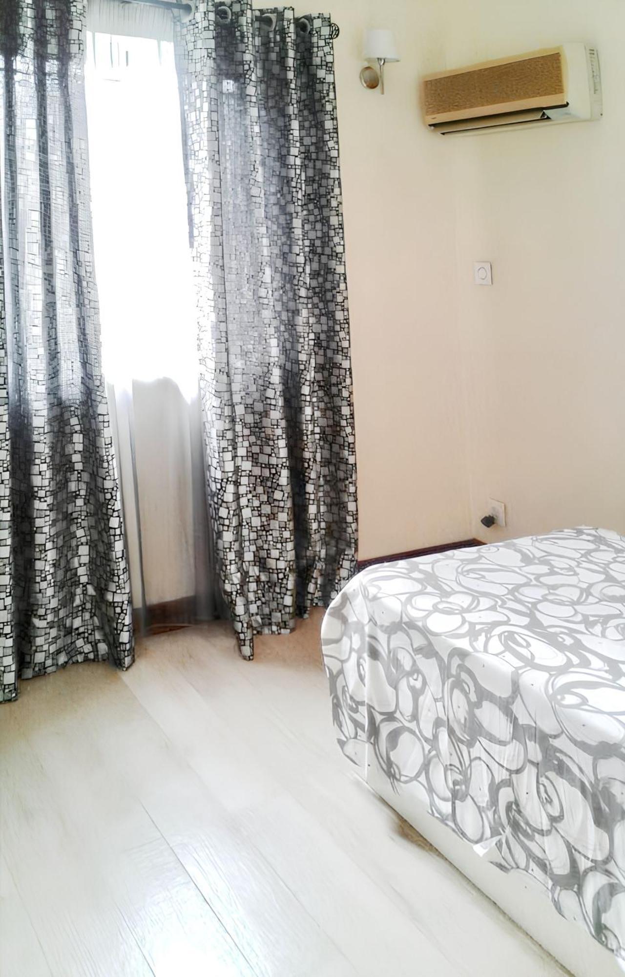 Spacious House In Flic En Flac With Shared Pool 외부 사진