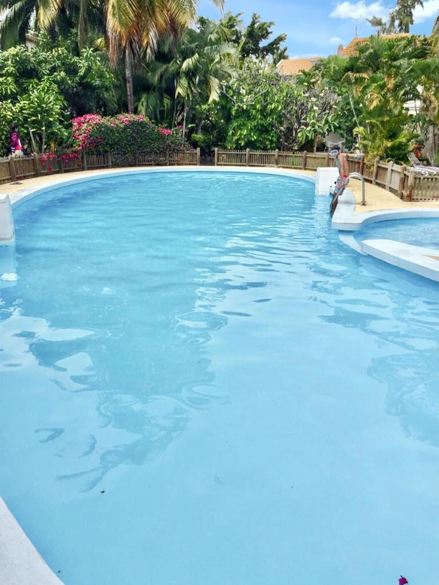 Spacious House In Flic En Flac With Shared Pool 외부 사진