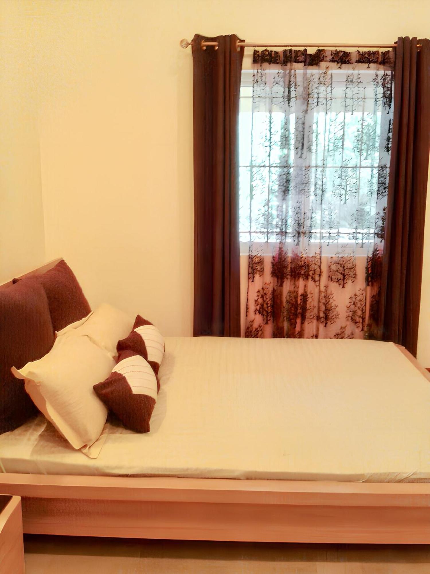 Spacious House In Flic En Flac With Shared Pool 외부 사진