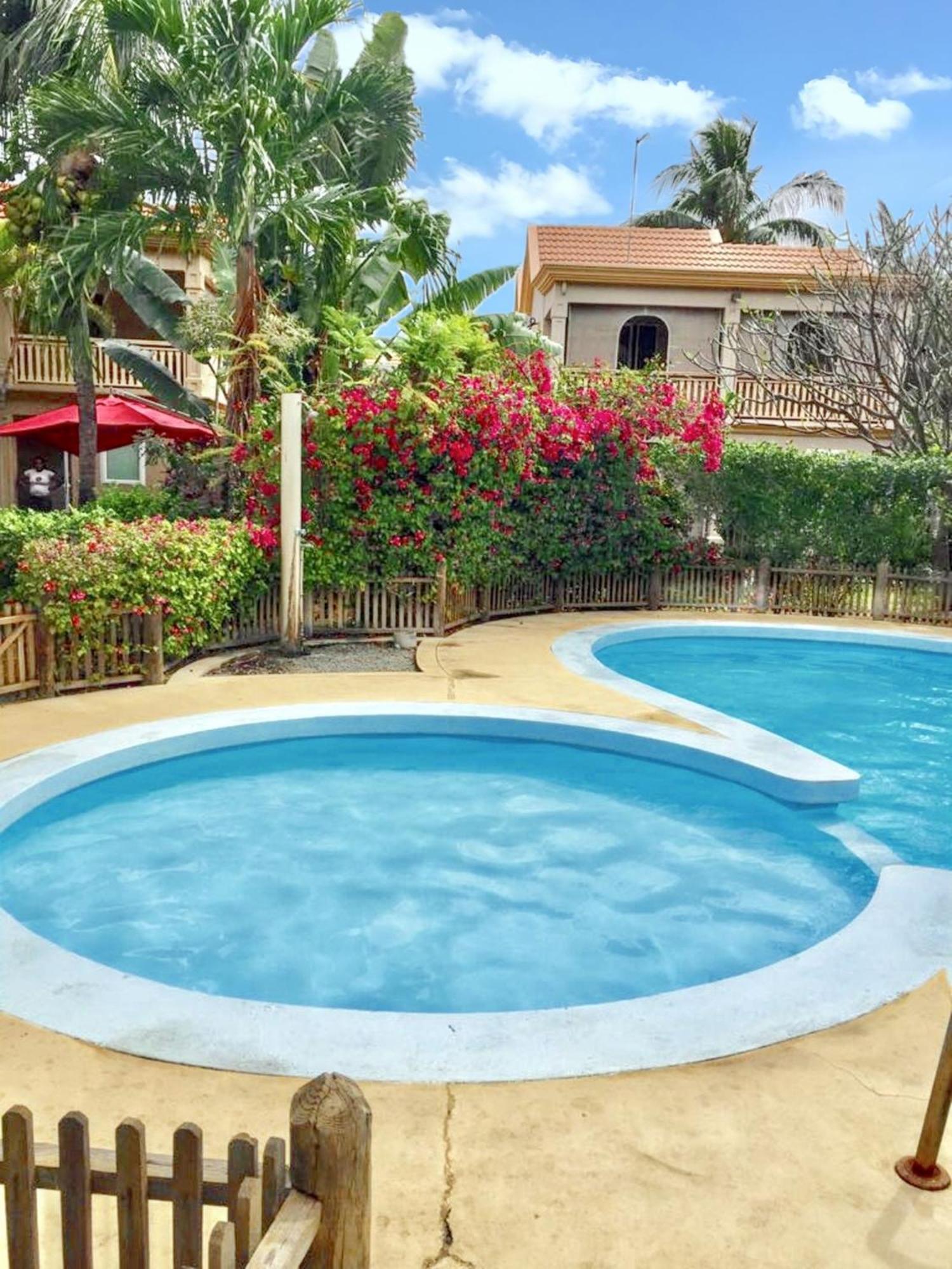 Spacious House In Flic En Flac With Shared Pool 외부 사진